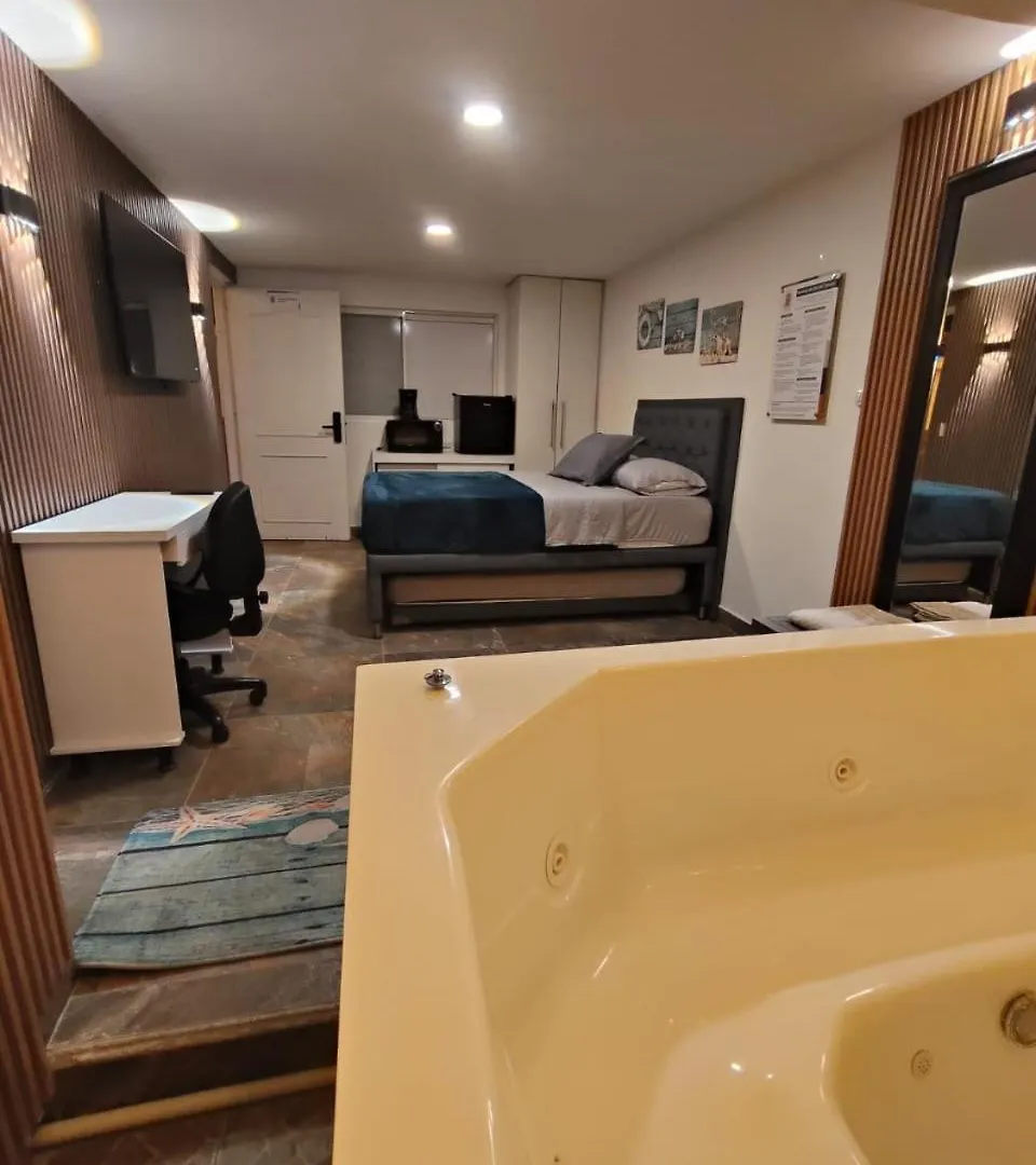 Glam House Hotel 메딜린