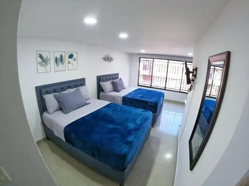 Glam House Hotel 메딜린