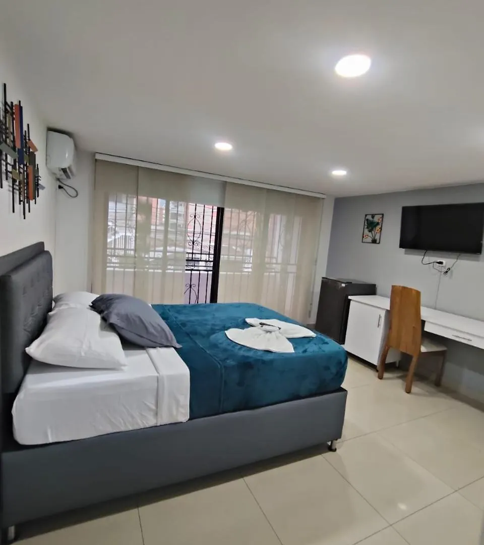 Glam House Hotel 메딜린