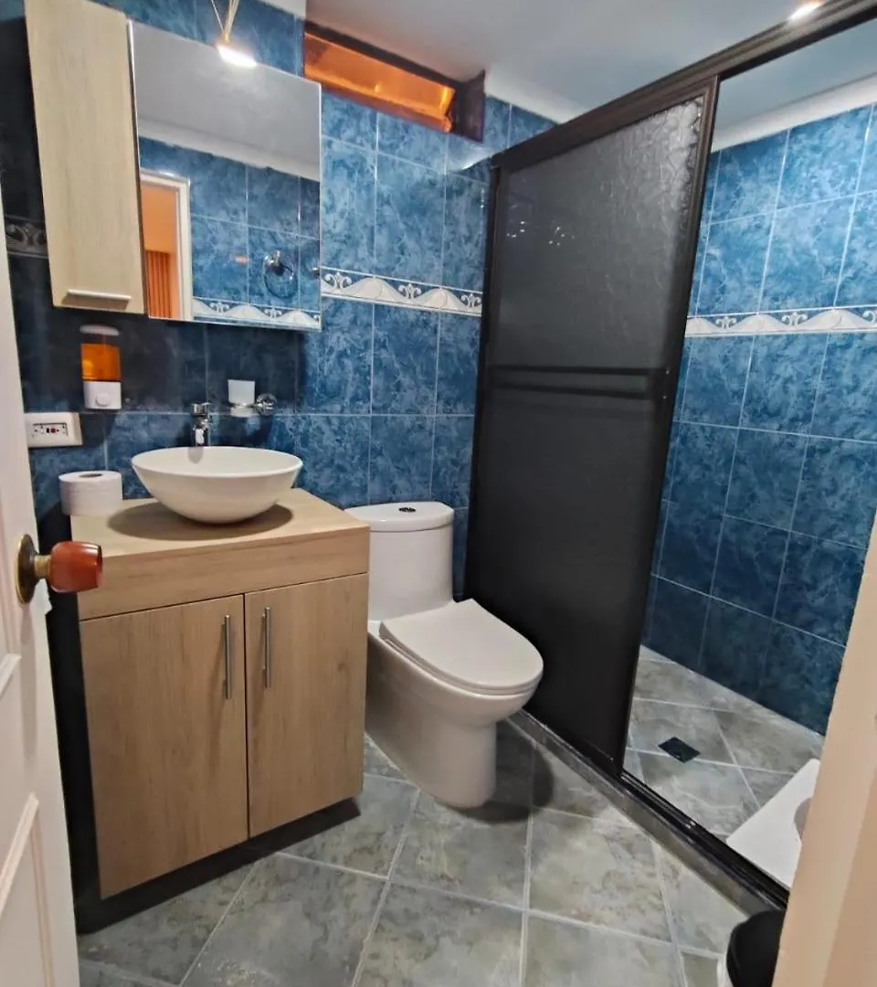 Glam House Hotel 麦德林